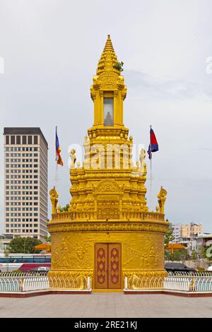 Phnom Penh, Cambogia - agosto 26 2018: Ex Stupa del Buddha di fronte alla stazione ferroviaria di Phnom Penh. Foto Stock