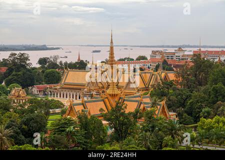 Phnom Penh, Cambogia - 26 2018 agosto: Il Palazzo reale è un complesso di edifici che funge da residenza reale del re di Cambogia. Foto Stock