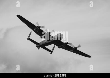 Lancaster Bomber in mostra al Royal International Air Tattoo 2023. Foto Stock
