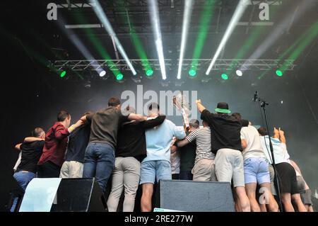 Limerick, Irlanda. 24 luglio 2023.i campioni senior Hurling All-Ireland di Limerick sono stati accolti questa sera da migliaia di tifosi che hanno preso il palco a Pery Square dopo aver ottenuto la vittoria su Kilkenny in un emozionante incontro a Croke Park. Crediti: Karlis Dzjamko/Alamy Live News Foto Stock