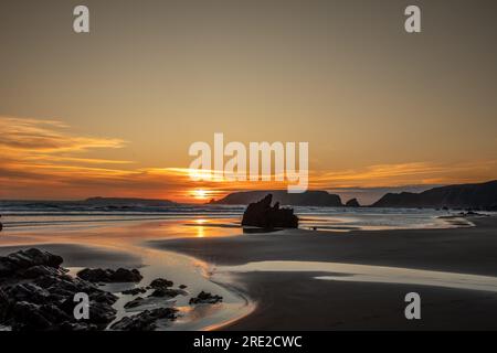 Tramonto sulla spiaggia di Marloes, Pembrokeshire, Galles, Regno Unito Foto Stock