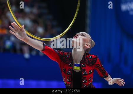 Milano, Italia. 23 luglio 2023. Onopriienko Viktoriia (UKR) si esibisce durante la RGI Hoop Final 2023 FIG Rhythmic Gymnastics World Cup Series al Mediolanum Forum di Milano. (Foto di Fabrizio Carabelli/SOPA Images/Sipa USA) credito: SIPA USA/Alamy Live News Foto Stock