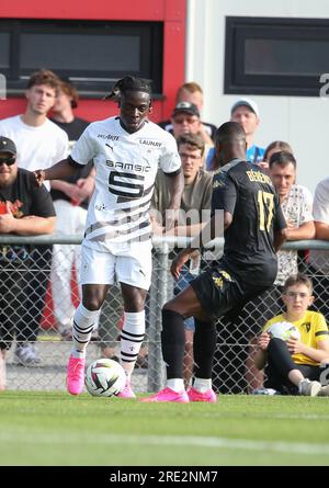 Jérémy Doku dello Stade Rennais durante l'Amical 2023 tra Stade Rennais e US SAINT MALO il 22 luglio 2023 a la Piverdière a Rennes, Francia - foto Laurent Lairys / PANORAMICA Foto Stock