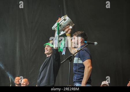 Limerick, Irlanda. 24 luglio 2023.i campioni senior Hurling All-Ireland di Limerick sono stati accolti questa sera da migliaia di tifosi che hanno preso il palco a Pery Square dopo aver ottenuto la vittoria su Kilkenny in un emozionante incontro a Croke Park. Crediti: Karlis Dzjamko/Alamy Live News Foto Stock