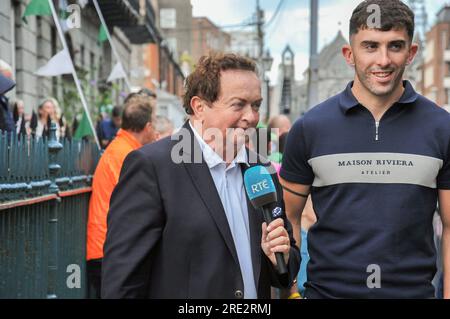 Limerick, Irlanda. 24 luglio 2023.i campioni senior Hurling All-Ireland di Limerick sono stati accolti questa sera da migliaia di tifosi che hanno preso il palco a Pery Square dopo aver ottenuto la vittoria su Kilkenny in un emozionante incontro a Croke Park. Crediti: Karlis Dzjamko/Alamy Live News Foto Stock