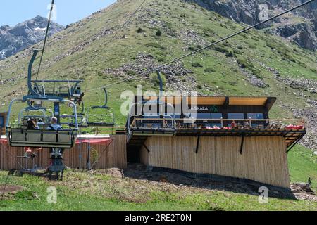 Kazakistan, stazione sciistica di Shymbulak. Ristorante la Skala. Foto Stock