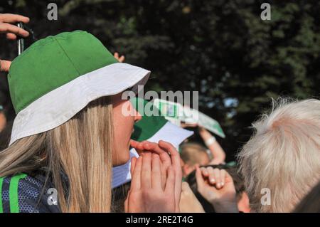 Limerick, Irlanda. 24 luglio 2023.i campioni senior Hurling All-Ireland di Limerick sono stati accolti questa sera da migliaia di tifosi che hanno preso il palco a Pery Square dopo aver ottenuto la vittoria su Kilkenny in un emozionante incontro a Croke Park. Crediti: Karlis Dzjamko/Alamy Live News Foto Stock