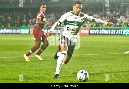 Curitiba, Brasile. 24 luglio 2023. PR - CURITIBA - 07/24/2023 - BRAZILEIRO A 2023, CORITIBA X FLUMINENSE - Robson giocatore di Coritiba durante una partita contro il Fluminense allo stadio Couto Pereira per il campionato brasiliano A 2023. Foto: Gabriel Machado/AGIF/Sipa USA credito: SIPA USA/Alamy Live News Foto Stock