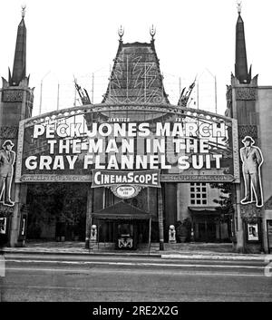 Hollywood, California: 1956. Grauman's Chinese Theater su Hollywood Boulevard. Foto Stock