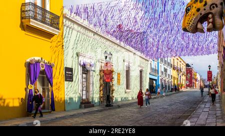 La mitica strada pedonale "Calle de Manual Garcia Vigil" nel centro storico della città di Oaxaca, Messico Foto Stock