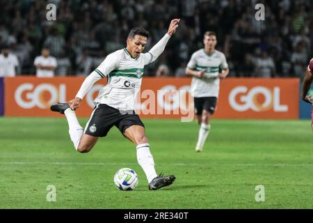 Curitiba, Brasile. 24 luglio 2023. PR - CURITIBA - 07/24/2023 - BRASILEIRO A 2023, CORITIBA X FLUMINENSE - Robson giocatore di Coritiba durante una partita contro il Fluminense allo stadio Couto Pereira per il Campeonato Brasileiro A 2023. Foto: Robson Mafra/AGIF/Sipa USA credito: SIPA USA/Alamy Live News Foto Stock