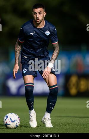 Matias Vecino della SS Lazio in azione durante la partita di calcio amichevole pre-stagionale tra la SS Lazio e la US Triestina. Foto Stock