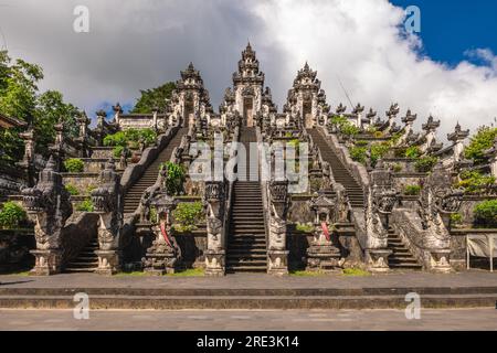 Pura Penataran Agung Lempuyang sul versante del Monte Lempuyang a Karangasem, Bali Foto Stock