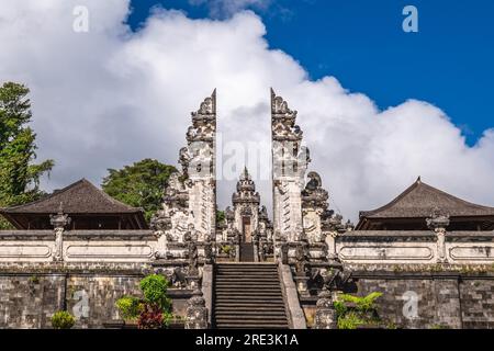 Pura Penataran Agung Lempuyang sul versante del Monte Lempuyang a Karangasem, Bali Foto Stock