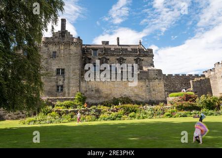 Il Queen Anne Garden al Castello di Stirling risale agli anni '1400 I giardini sono stati trasformati in un verde bowlng all'inizio del 17th. Foto Stock