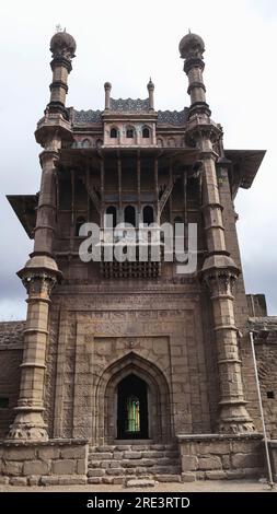 Veduta del Mahtar Mahal costruito da Ibrahim adilsha ll nel 1620 d.C., Vijayapur Karnataka, India Foto Stock