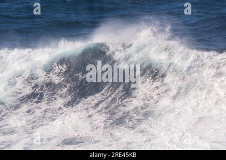 Onde nel Mare del Labrador in Groenlandia a luglio Foto Stock