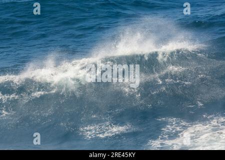 Onde nel Mare del Labrador in Groenlandia a luglio Foto Stock