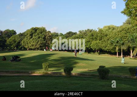 Chandrashekhar Azad Park (noto anche con il suo ex nome Alfred Park, e compagnia Bagh durante la compagnia Raj). È un parco pubblico a Prayagraj (forma Foto Stock