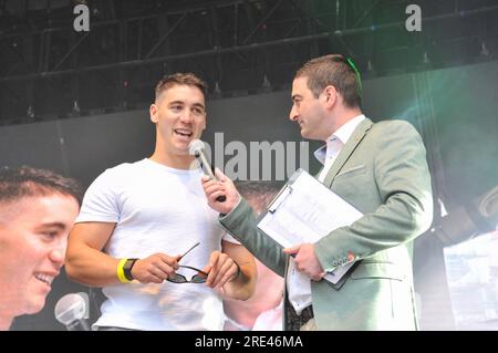 Limerick, Irlanda. 24 luglio 2023.i campioni senior Hurling All-Ireland di Limerick sono stati accolti questa sera da migliaia di tifosi che hanno preso il palco a Pery Square dopo aver ottenuto la vittoria su Kilkenny in un emozionante incontro a Croke Park. Crediti: Karlis Dzjamko/Alamy Live News Foto Stock