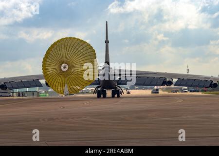 Boeing B-52H Stratofortress USAF arrivo al Royal International Air Tattoo 2023 Foto Stock