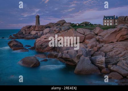 Faro Phare de Mean Ruz (anche Phare de Ploumanaca'h) Foto Stock