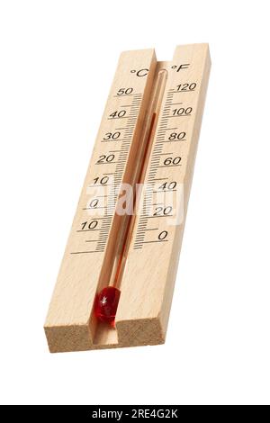 Temperatura elevata, quarantadue gradi Celsius su un termometro in legno isolato su sfondo bianco Foto Stock