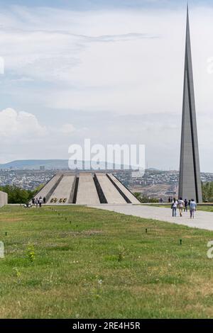Ampia immagine di angelo del rispettato e importante complesso memoriale del genocidio armeno di Tsitsernakaberd Foto Stock