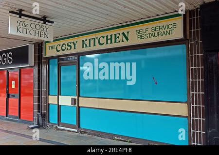 Cosy Kitchen - negozi chiusi e chiusi presso il centro commerciale Weaver Square, 35-37, Market St, Northwich, Cheshire, INGHILTERRA, REGNO UNITO, CW9 5AY Foto Stock