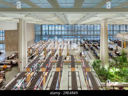 La Potsdamer Strasse State Library fu costruita tra il 1967 e il 1978 su progetto dell'architetto Hans Scharoun. Foto Stock