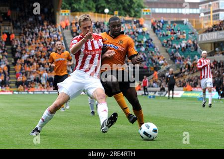 Ryan Shawcross di Stoke City e Sylvan Ebanks-Blake di Wolverhampton Wanderers Barclays Premier League - Wolverhampton Wanderers contro Stoke City 14/08/2 Foto Stock