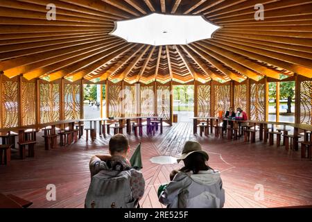 Serpentine Gallery Pavilion 2023 progettato da Lina Ghotmeh Londra Regno Unito Foto Stock