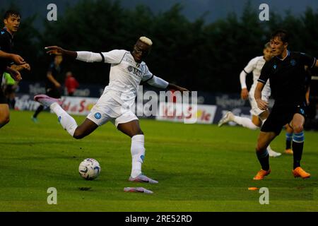 Dimaro, Napoli, Italia. 24 luglio 2023. Victor Osimhen del Napoli durante una partita amichevole di calcio pre-stagionale contro Spal, Dimaro Italia (Credit Image: © Ciro De Luca/ZUMA Press Wire) SOLO USO EDITORIALE! Non per USO commerciale! Foto Stock