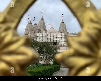 BAPS Shri Swaminarayan Mandir, il più grande tempio indù d'Europa Foto Stock