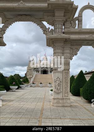 BAPS Shri Swaminarayan Mandir, il più grande tempio indù d'Europa Foto Stock