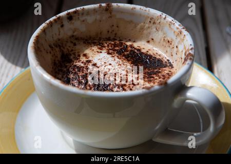 Un bel cappuccino mezzo ubriaco Foto Stock