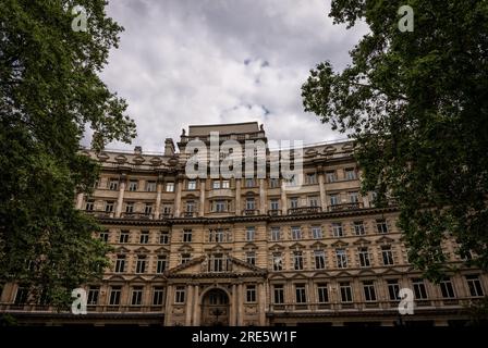 Londra, Regno Unito: Un vecchio edificio su Finsbury Circus, una strada che circonda Finsbury Circus Gardens, un parco pubblico nella città di Londra. Foto Stock