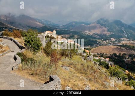 Il villaggio turistico e colorato Maratea, nell'Italia meridionale, nella regione della Basilicata in Europa Foto Stock