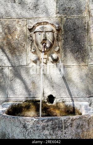 Veduta del villaggio di Civita, del distretto di Cosenza, del Parco Nazionale del Pollino, della Calabria, dell'Italia in Europa Foto Stock