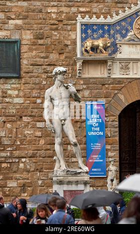 Sculture vicino a Palazzo Vecchio in Piazza della Signoria Foto Stock