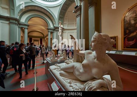 Alla mostra della Galleria dell'Accademia, Firenze Foto Stock