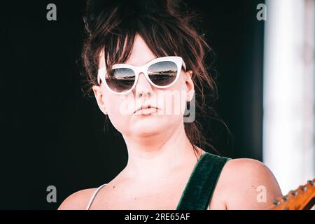 Angel Olsen si esibisce sul palco del Mad Cool festival di Madrid. Foto Stock