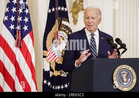 Washington, Stati Uniti. 25 luglio 2023. Il presidente Joe Biden annuncia nuove iniziative per espandere l'accesso all'assistenza sanitaria mentale per gli americani nella stanza orientale della Casa Bianca il 25 luglio 2023 a Washington, DC (foto di Samuel Corum/Pool/ABACAPRESS.COM) credito: Abaca Press/Alamy Live News Foto Stock