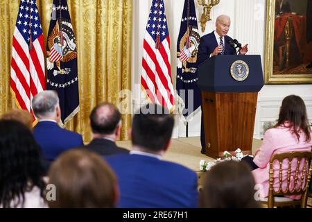 Washington, Stati Uniti. 25 luglio 2023. Il presidente Joe Biden annuncia nuove iniziative per espandere l'accesso all'assistenza sanitaria mentale per gli americani nella stanza orientale della Casa Bianca il 25 luglio 2023 a Washington, DC. Foto di Samuel Corum/UPI Credit: UPI/Alamy Live News Foto Stock