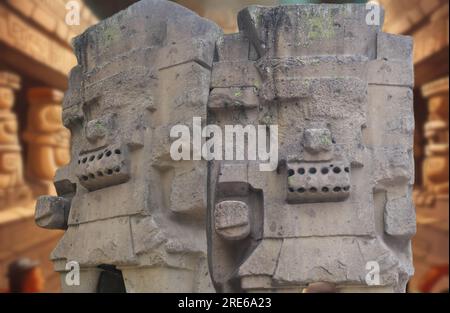 Statua di Tlaloc, il dio della pioggia della fertilità terrena e dell'acqua, trovata nella famosa città precolombiana di Teotihuacan in Messico Foto Stock