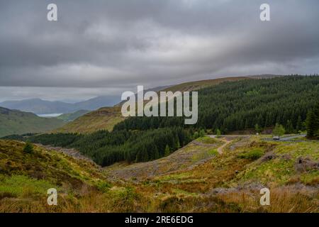 Guardando in basso a Glenelg dalla cima del passo Rattigan sulla Old Military Rd Foto Stock