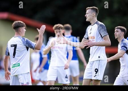 Swansea City u21 V Penybont a Ynys Park il 25 luglio 2023. Foto Stock