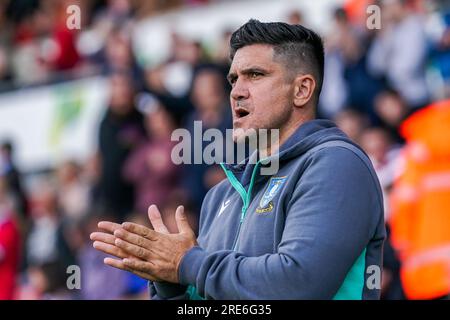 Doncaster, Regno Unito. 25 luglio 2023. Sheffield Wednesday Manager Xisco Munoz durante la partita pre-stagionale Doncaster Rovers FC vs Sheffield Wednesday FC all'Eco-Power Stadium, Doncaster, Regno Unito il 25 luglio 2023 credito: Every Second Media/Alamy Live News Foto Stock