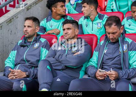 Doncaster, Regno Unito. 25 luglio 2023. Sheffield Wednesday Manager Xisco Munoz durante la partita pre-stagionale Doncaster Rovers FC vs Sheffield Wednesday FC all'Eco-Power Stadium, Doncaster, Regno Unito il 25 luglio 2023 credito: Every Second Media/Alamy Live News Foto Stock