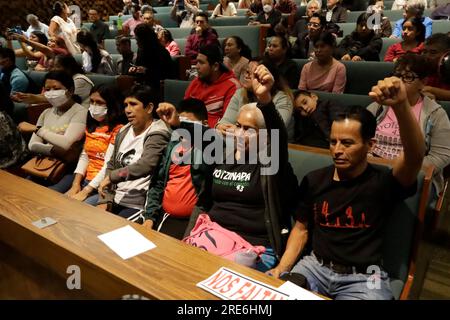 Città del Messico, Messico. 25 luglio 2023. 25 luglio 2023, città del Messico, Messico: Emiliano Navarrete, padre di Jose Angel Navarrete, uno dei 43 giovani studenti della Scuola normale di Ayotzinapa scomparso a Iguala nel 2014, durante il vi rapporto del gruppo interdisciplinare di esperti indipendenti e infine presso il Centro culturale Universitario Tlatelolco di città del Messico. Il 25 luglio 2023 a città del Messico, Messico (foto di Luis Barron/Eyepix Group/Sipa USA). Credito: SIPA USA/Alamy Live News Foto Stock